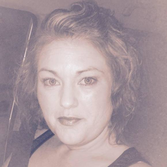 Meet your Posher, Laura - Picture 1 of 1