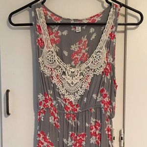 Super sweet Grey, white and red sundress