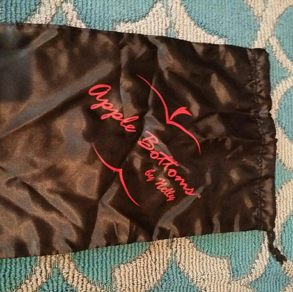Apple Bottoms By Nelly Dust Bag Black Size 12 1/2 x 19 NWOT - Picture 2 of 2