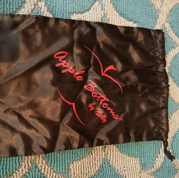 Apple Bottoms By Nelly Dust Bag Black Size 12 1/2 x 19 NWOT - Picture 2 of 2