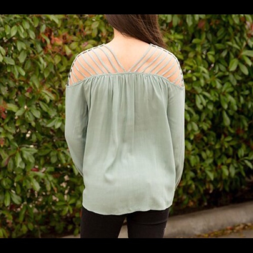 BNWT Caged Neck Sage Top - Picture 2 of 2