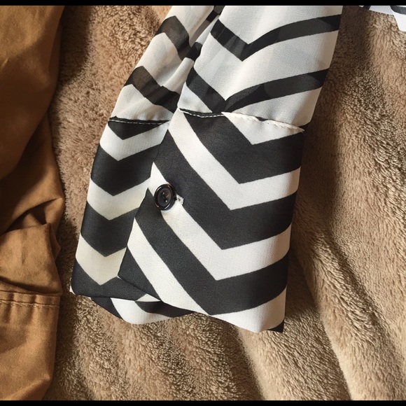 Patterned Blouse - Picture 2 of 2