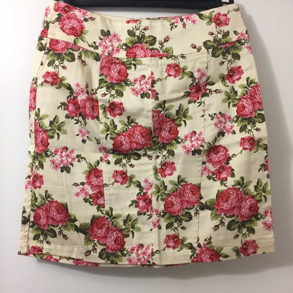 Flowered mini skirt
