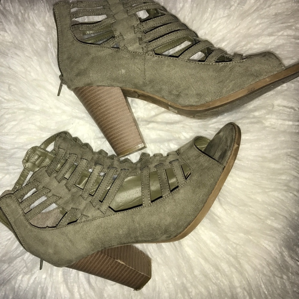 GUESS heels