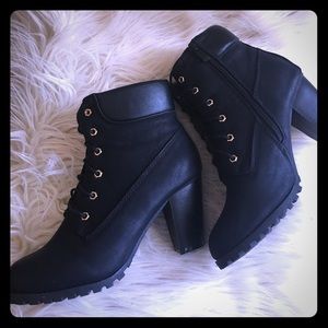 🎉💖Black leather lace up ankle boots💖️🎉