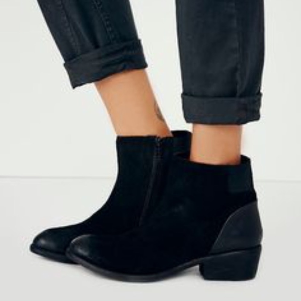 Free People Coconuts by Matisse Black Suede Boots