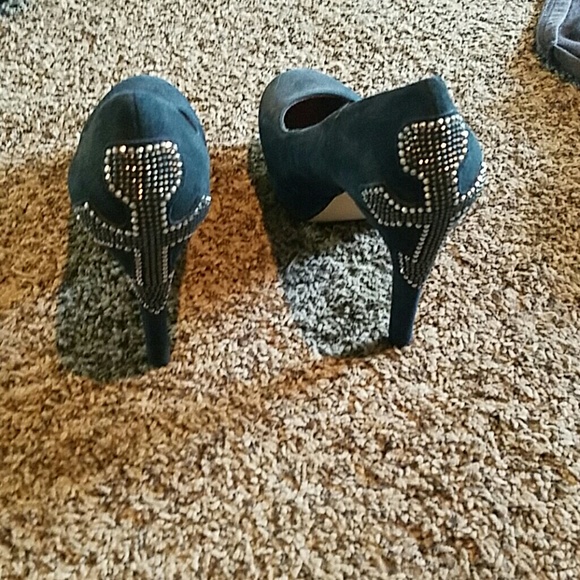 Heels - Picture 2 of 2