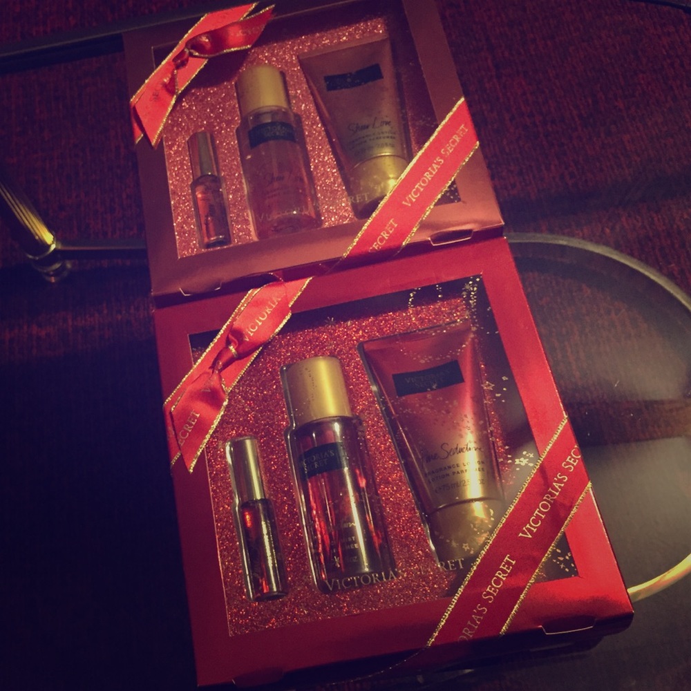 Victoria's Secret sets