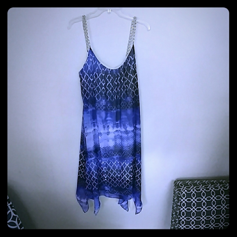 Blue chain pattern dress