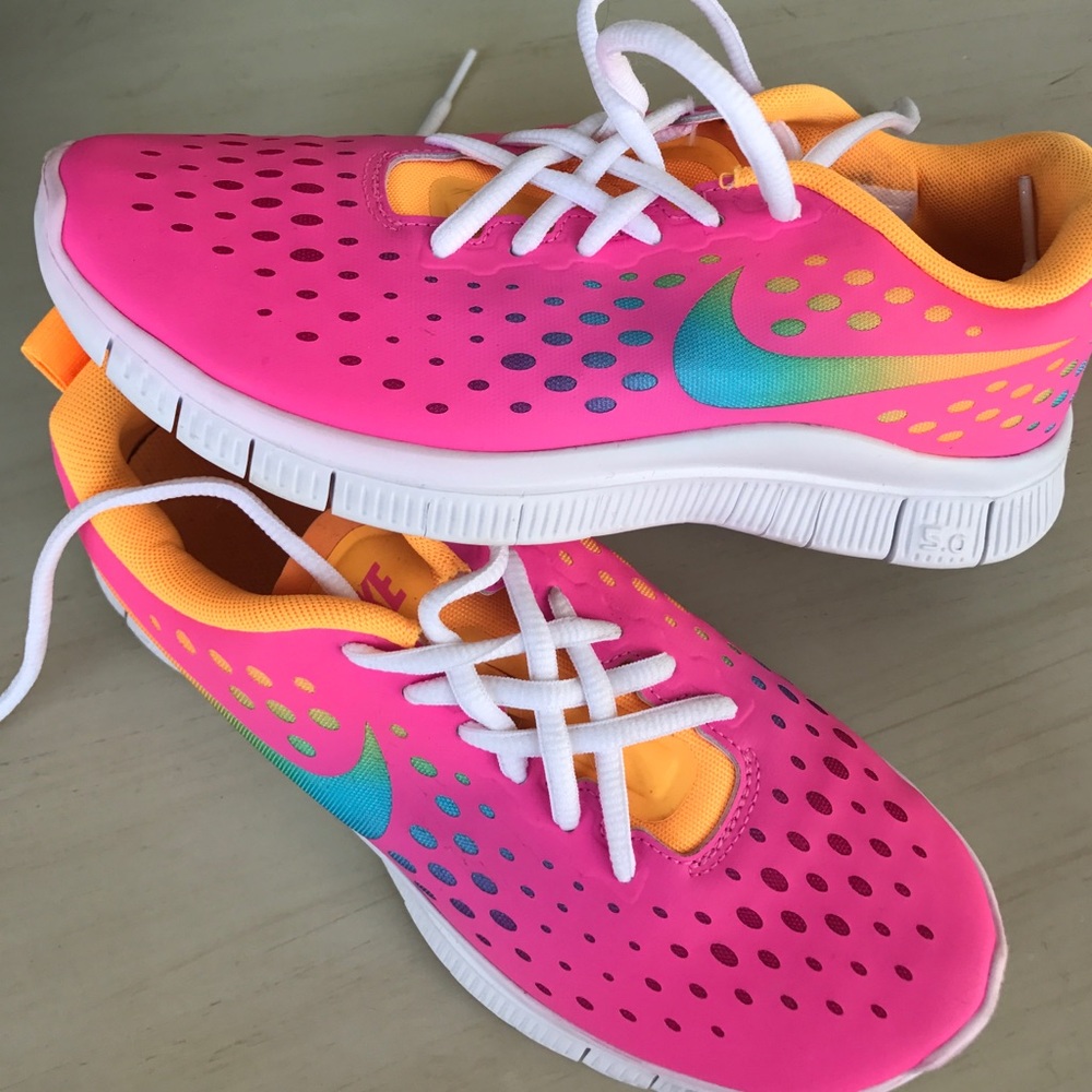 Nike bright running shoes 5Y