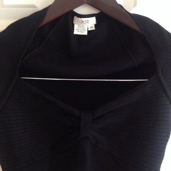 Sleek sleeveless silk Cache shirt - Picture 2 of 3