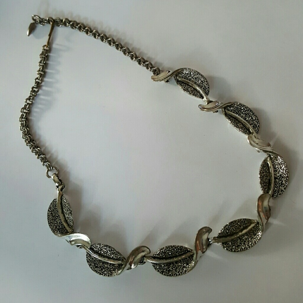 Costume jewelry silver Lilly statement necklace