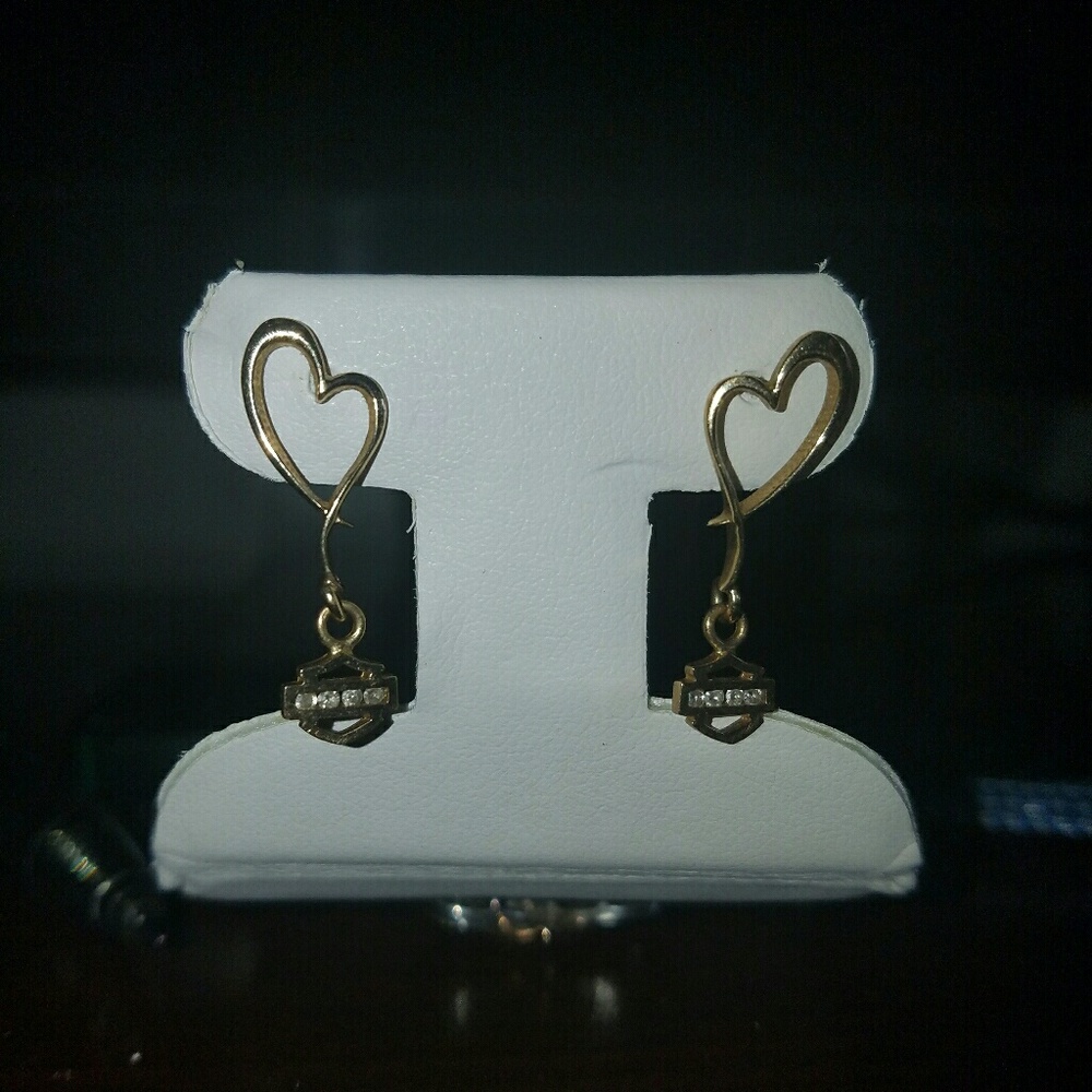 Beautiful Harley heart and bar and shield earings