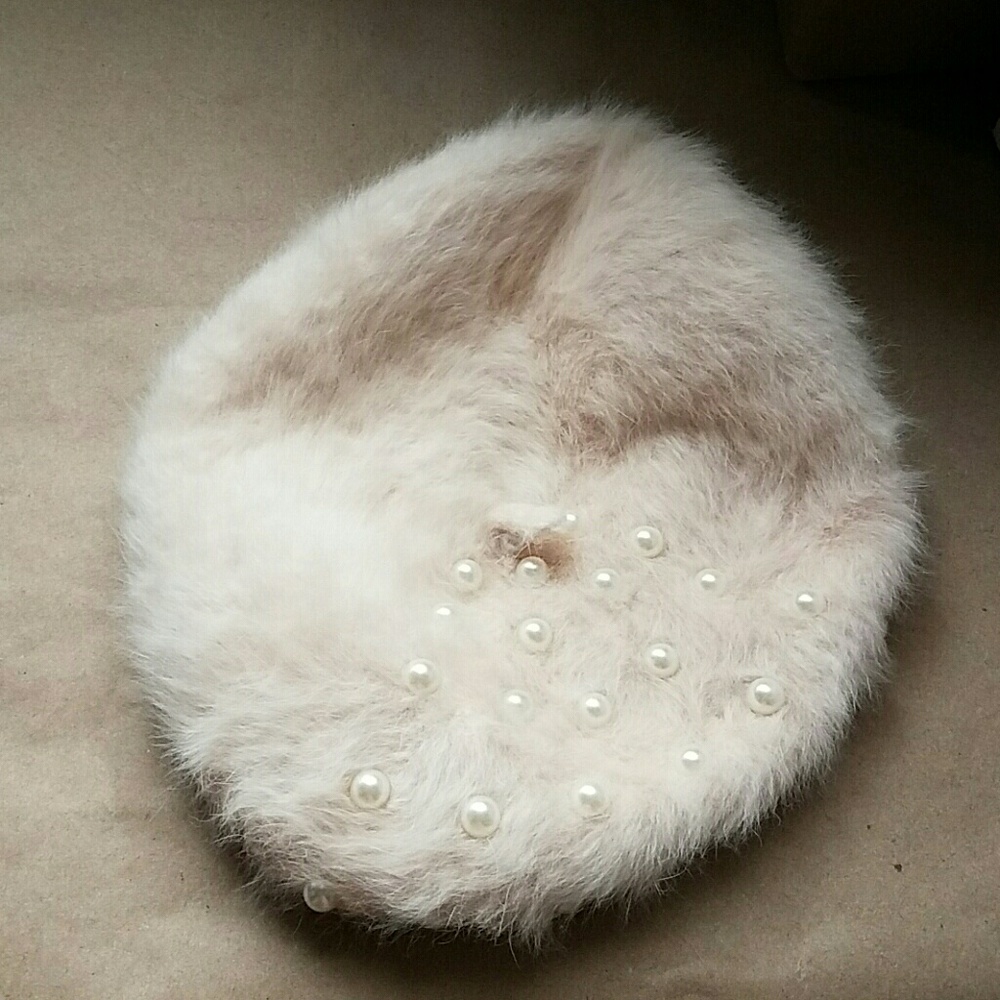 Baby pink beret