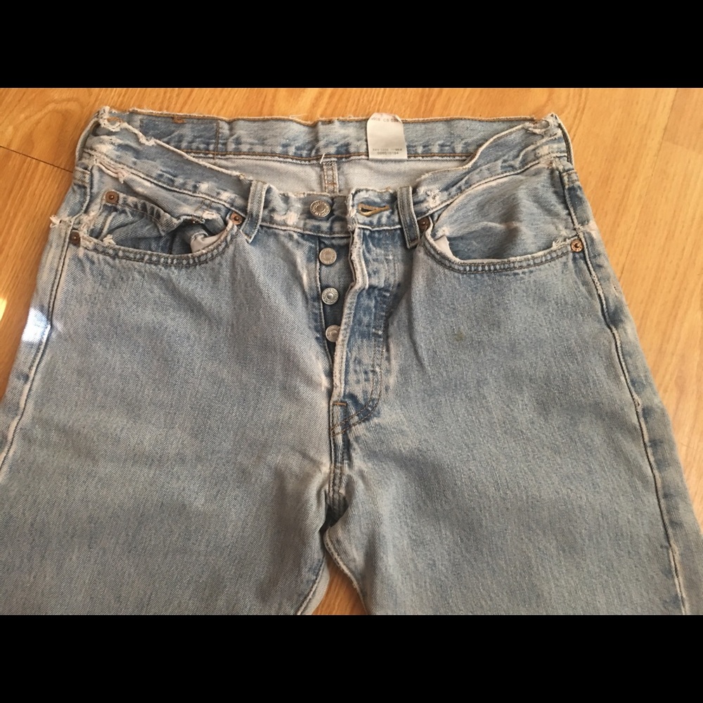 Vintage Levi 501 jeans ! Hard to find!!