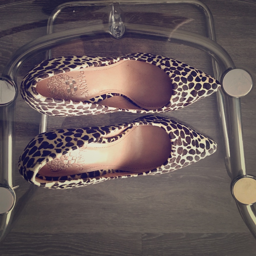 Never worn Vince Camuto Pumps