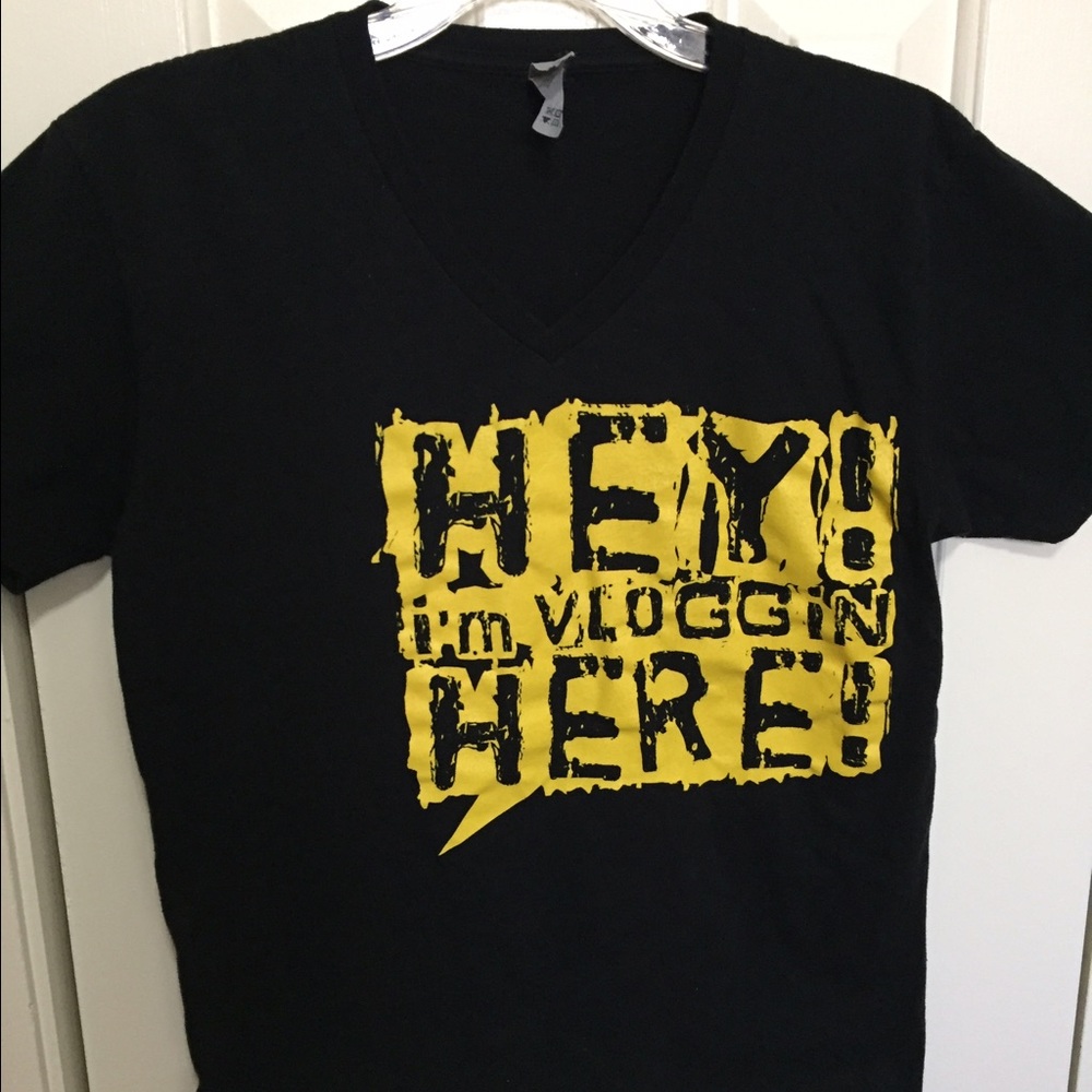 💜"Hey, I'm Vloggin Here!"Shaytards/Shaycarl Shirt