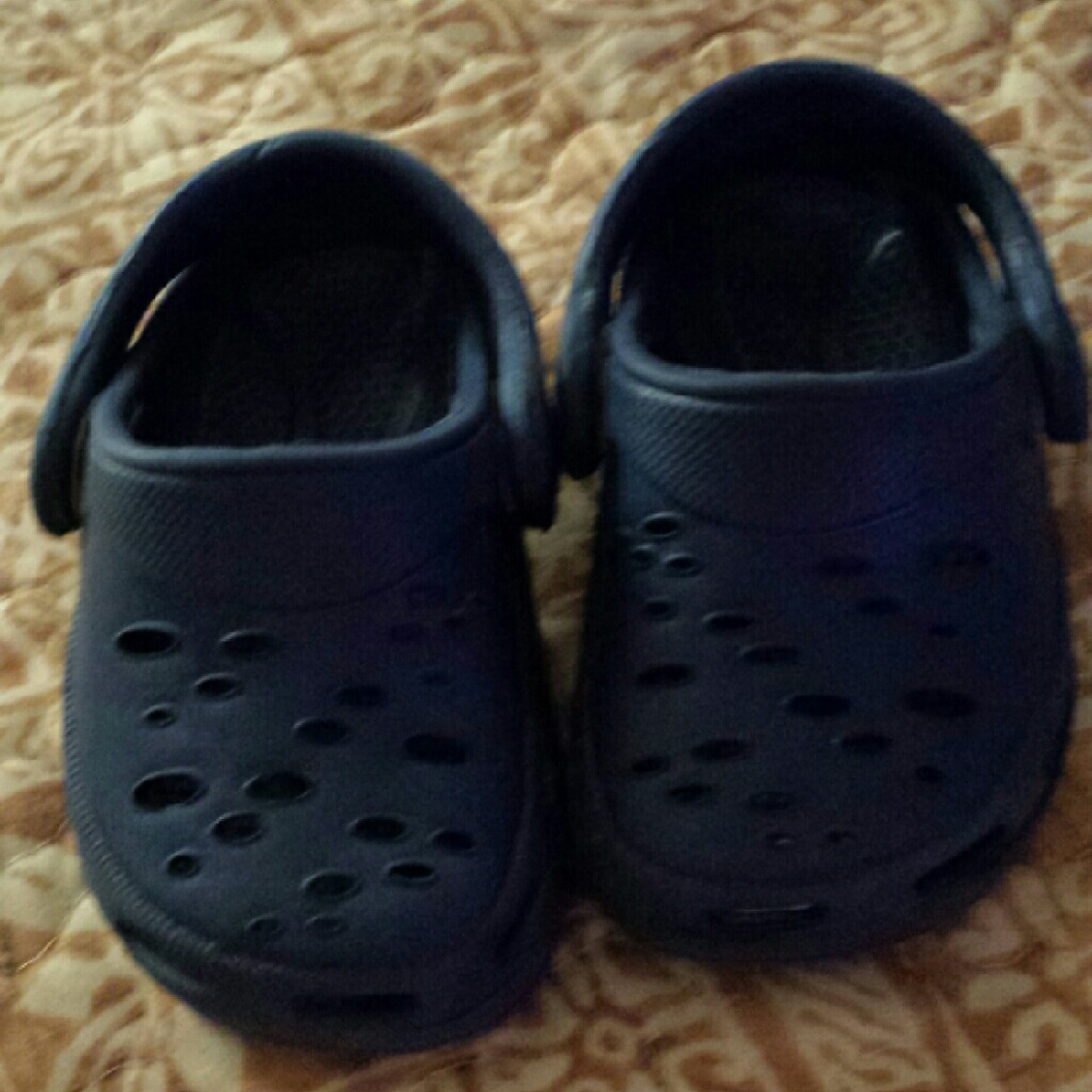 Crocs like shoes