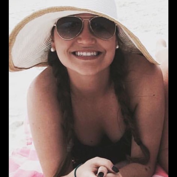 Meet your Posher, Sara - Picture 2 of 2