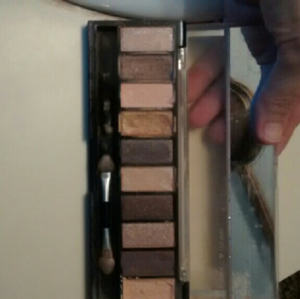 Eye shadow - Picture 2 of 2