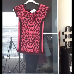 NWT Dark pink leopard print stretch top Bebe M/L