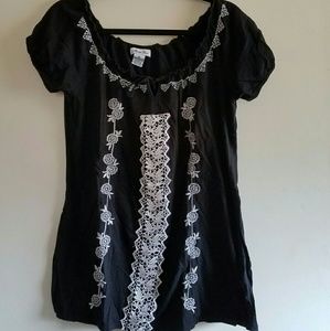 Embroidered maternity top
