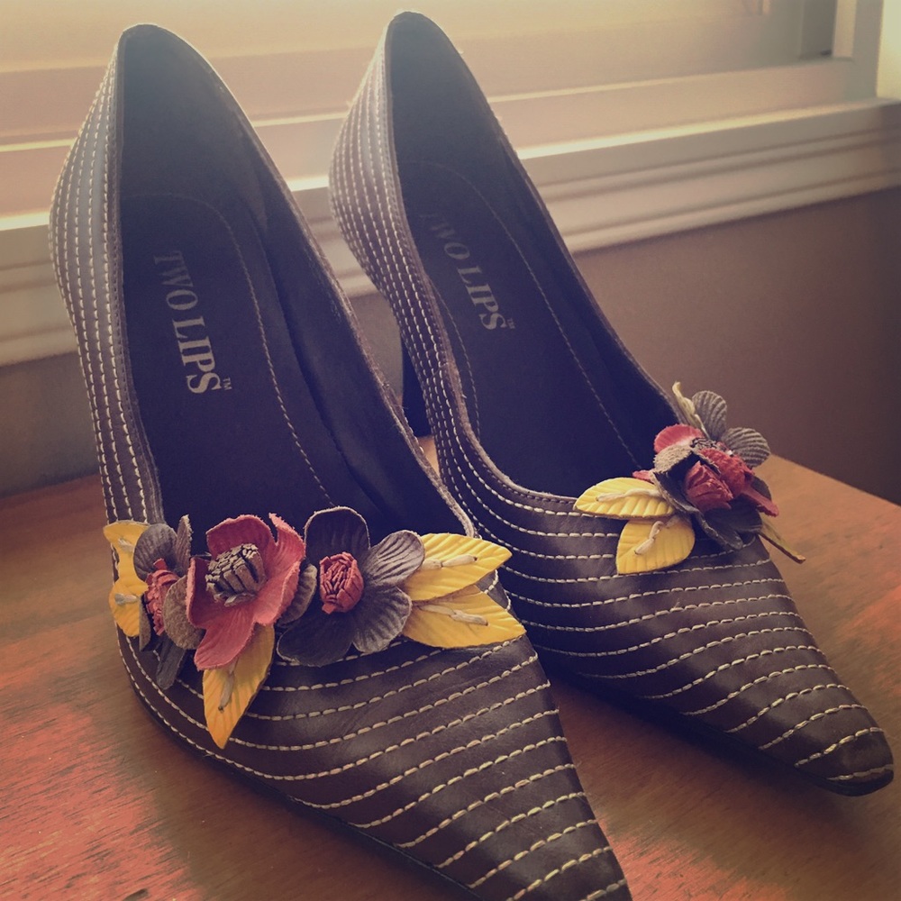 Vintage leather TWO LIPS Brazil floral stitched pumps 6.5