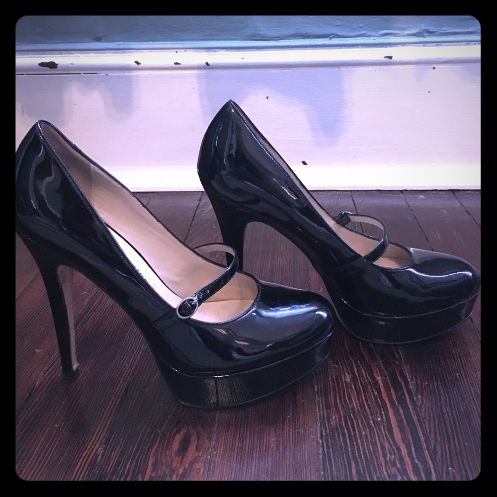 La Fenice Patent Leather Mary Jane Pump