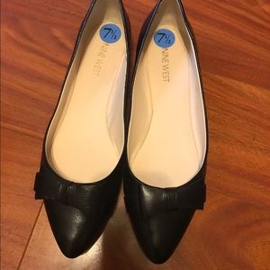 Nine West black bow flats