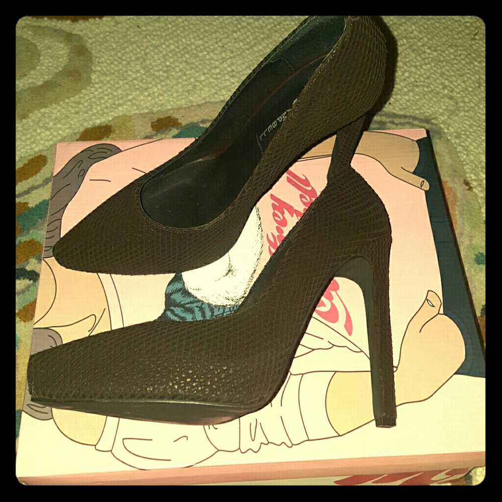 Brand New Jeffrey Campbell Chocolate heels