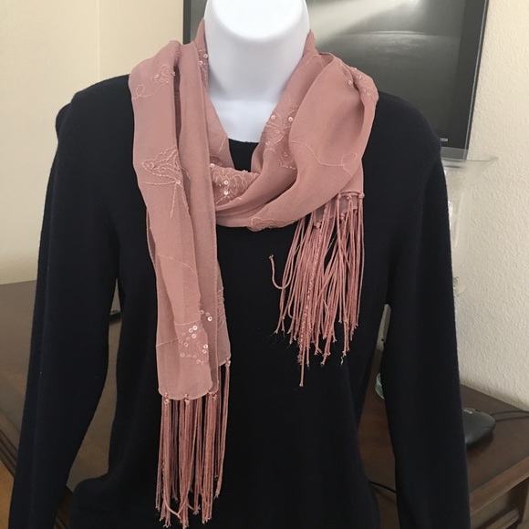 Pink sequined silk tasseled scarf - Picture 3 of 3