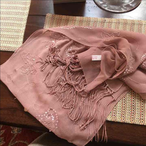 Pink sequined silk tasseled scarf - Picture 2 of 3