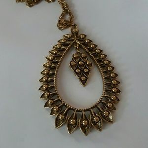 Vintage costume jewelry necklace 22 inches long