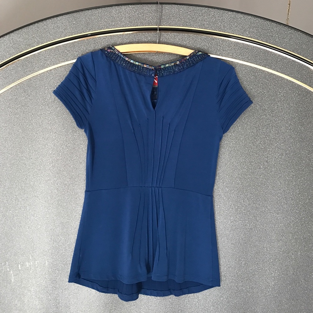 BCBG statement top! - Picture 4 of 4