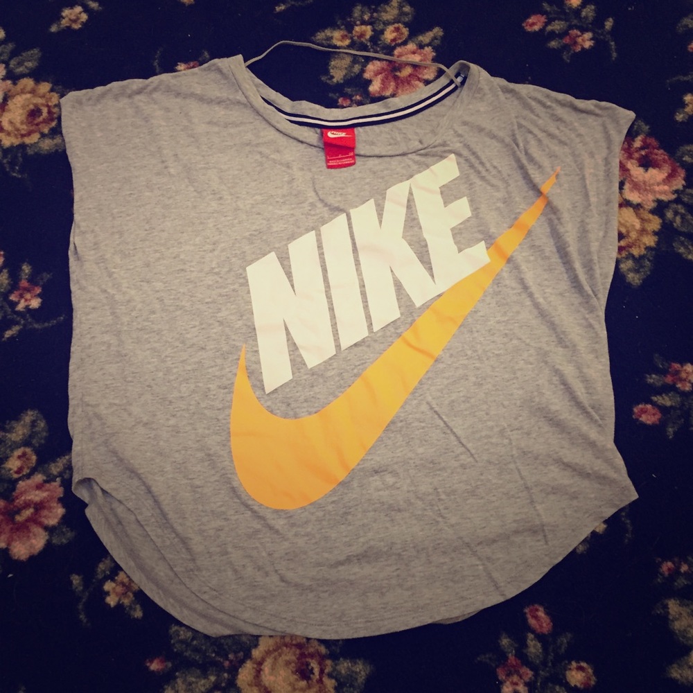 Nike ☑️ sleeveless top