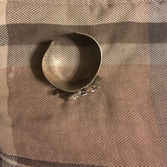Cuff - Picture 2 of 3