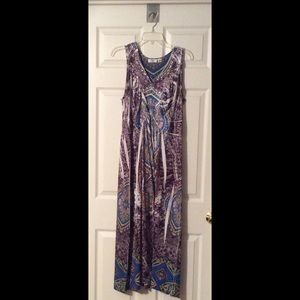 Long sleeveless dress