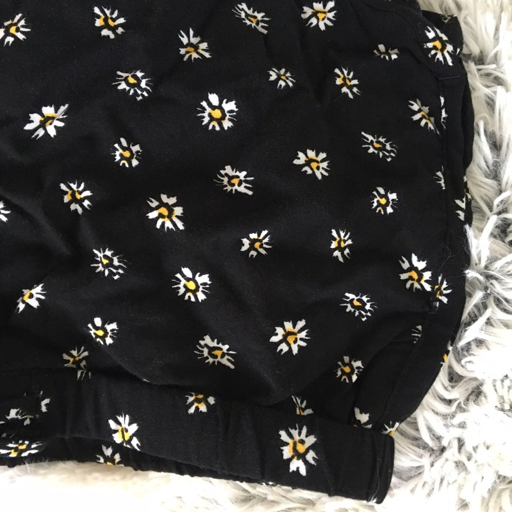 daisy shorts - Picture 2 of 3