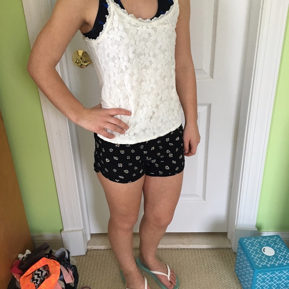 daisy shorts - Picture 3 of 3