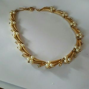 Trifari Vintage necklace gold pearl rhinestone