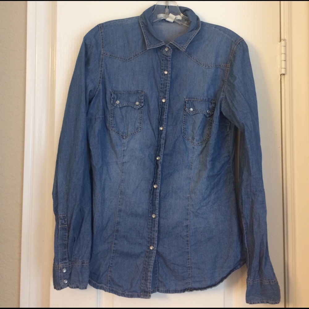 Denim pearl snap shirt