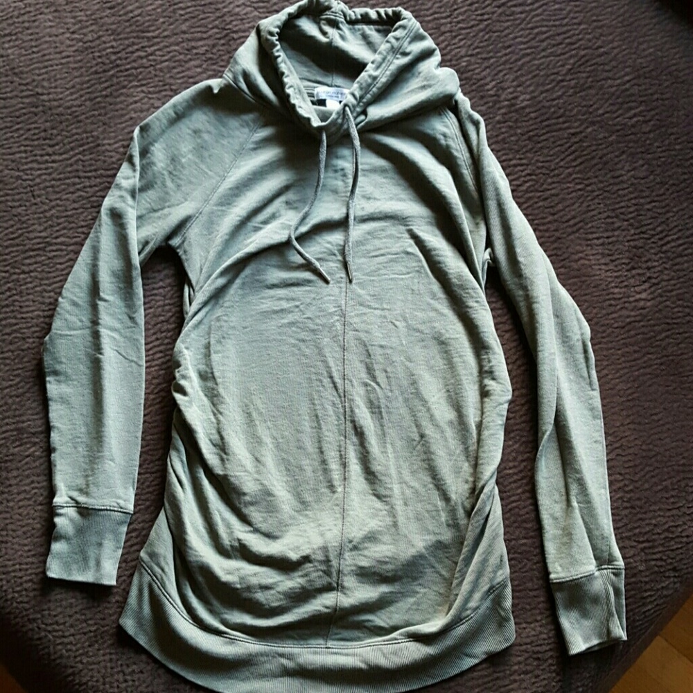 Liz Lange maternity top