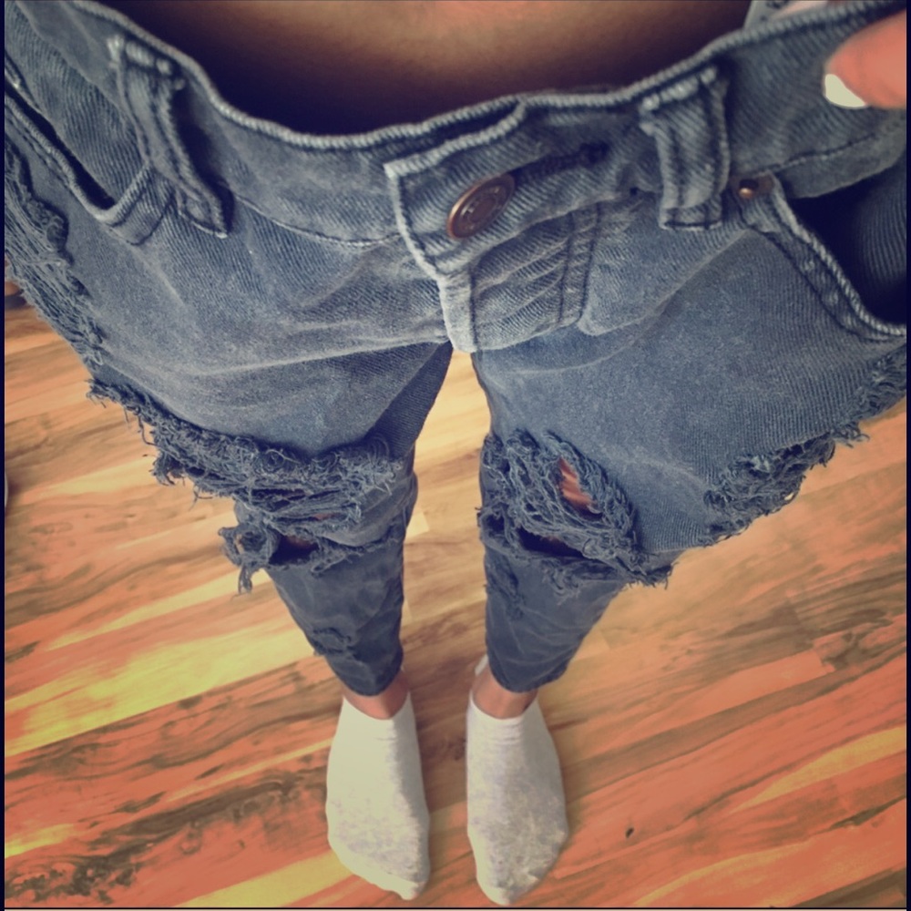 Distressed high wasted boyfriend jeans