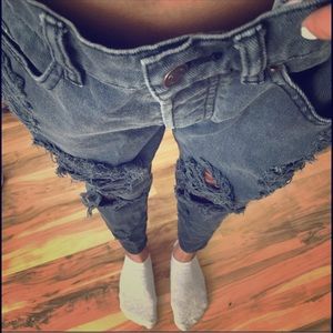 Distressed high wasted boyfriend jeans