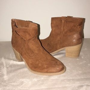 Brown / Tan Heeled Booties