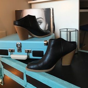 Dolce Vita Black Mules