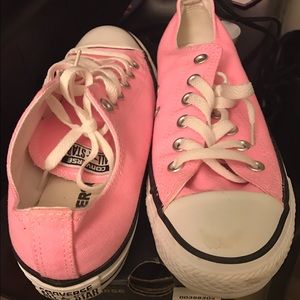 REPOSH! Eeuc with box pink converse.