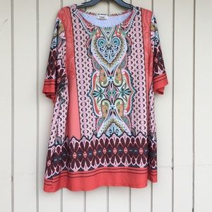 Adorable top. Spring colors 💐