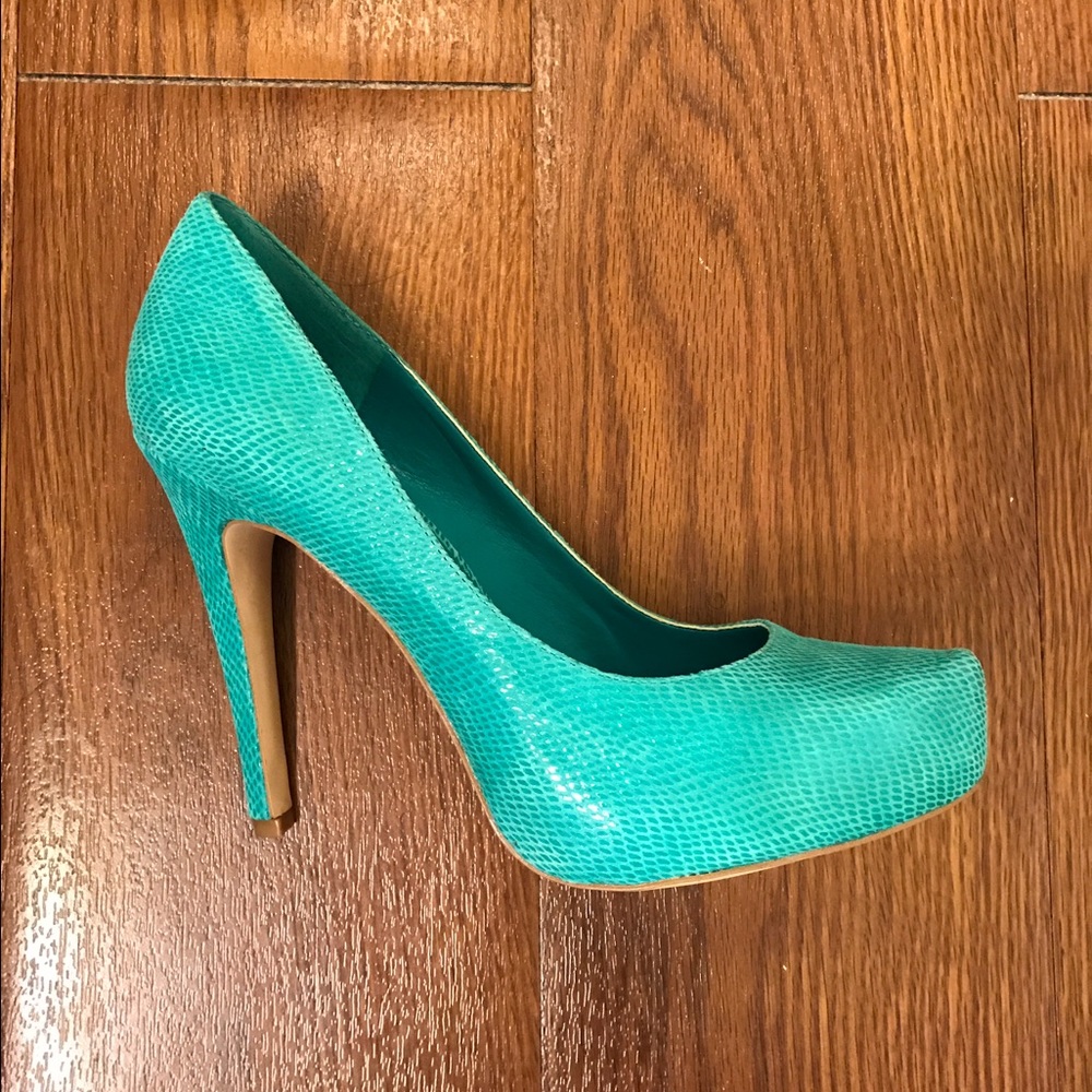 Aqua blue pumps