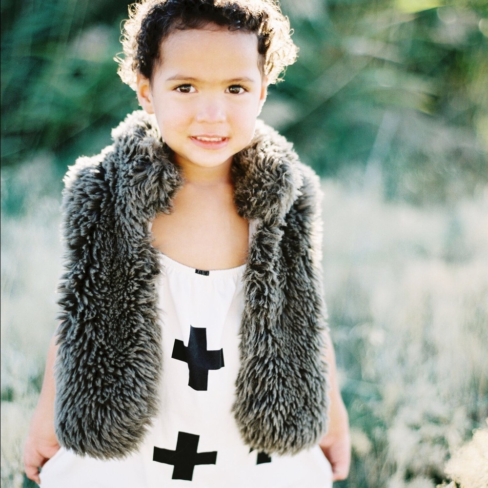 Baby GAP girl brown faux fur vest. 2T